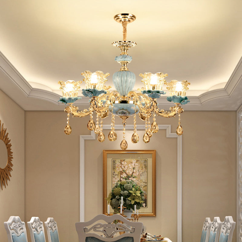 Iluminación de lámpara de araña azul clásica lámpara de colgante floral volante tirado a mano con acento de cristal