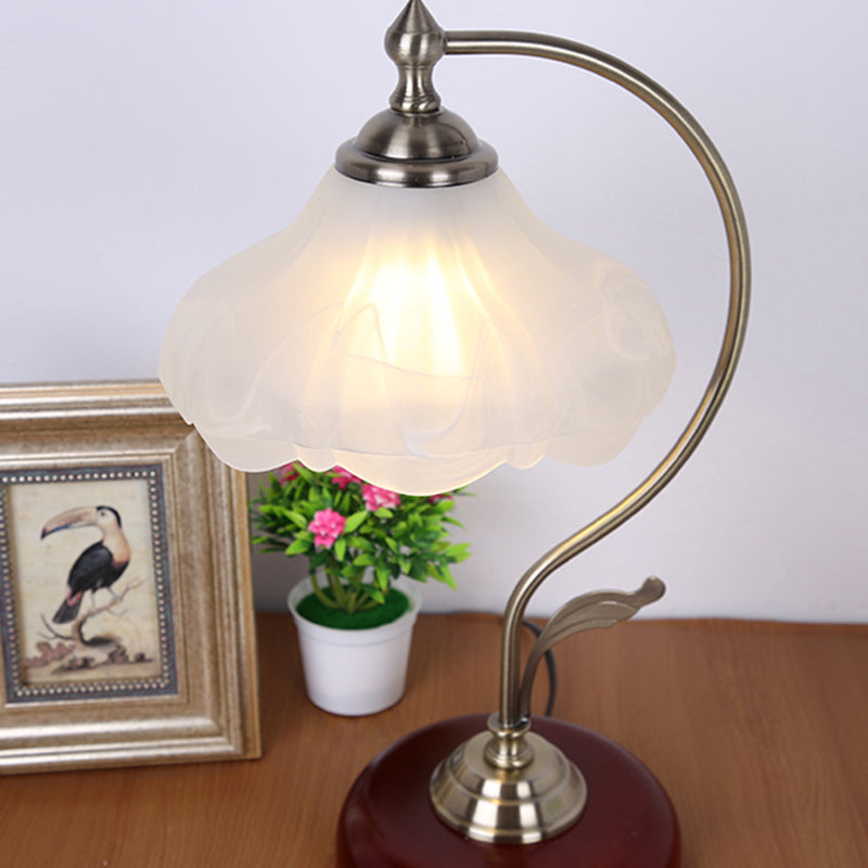 Iluminación de mesa de cúpula marrón lámpara de estar de sala de estar de una sola bombilla.