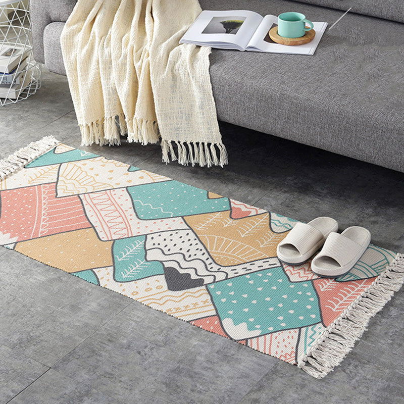Tapis rétro multicolore décontracté.
