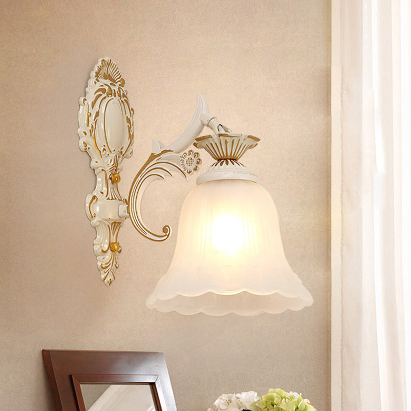 Single-Bulb Wall Light Classic Flower Shade Frosted Glass Wall Lighting Fixture in White