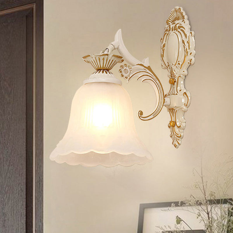 Single-Bulb Wall Light Classic Flower Shade Frosted Glass Wall Lighting Fixture in White