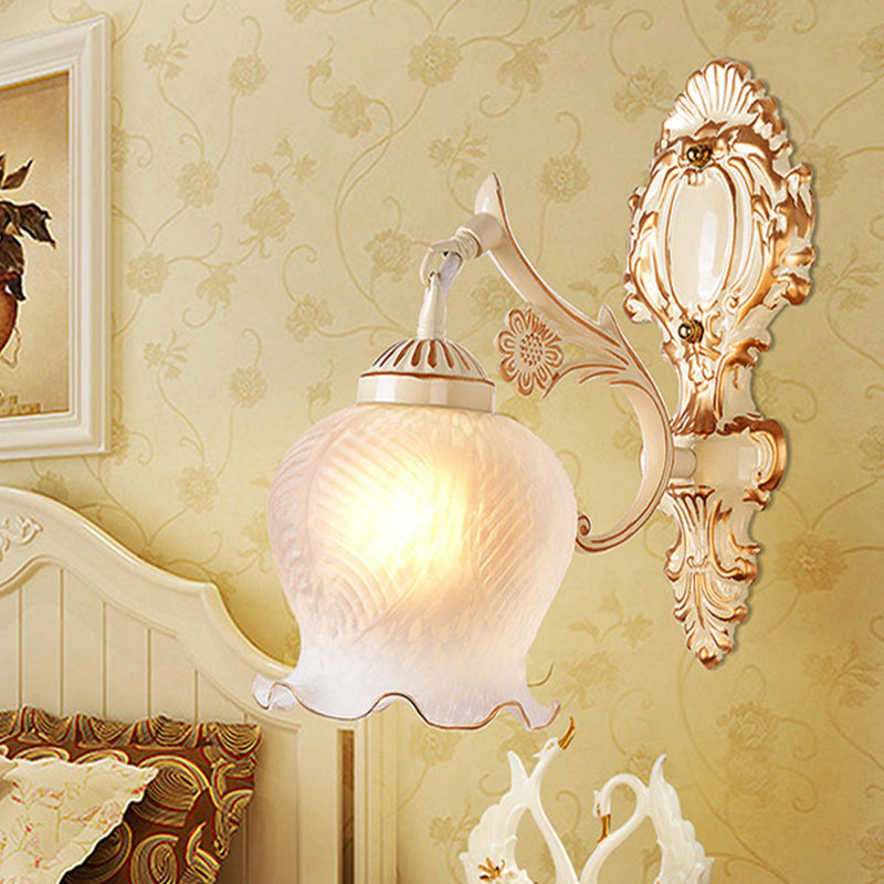 Single-Bulb Wall Light Classic Flower Shade Frosted Glass Wall Lighting Fixture in White