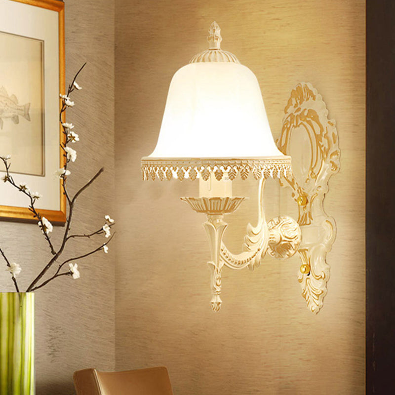 Single-Bulb Wall Light Classic Flower Shade Frosted Glass Wall Lighting Fixture in White