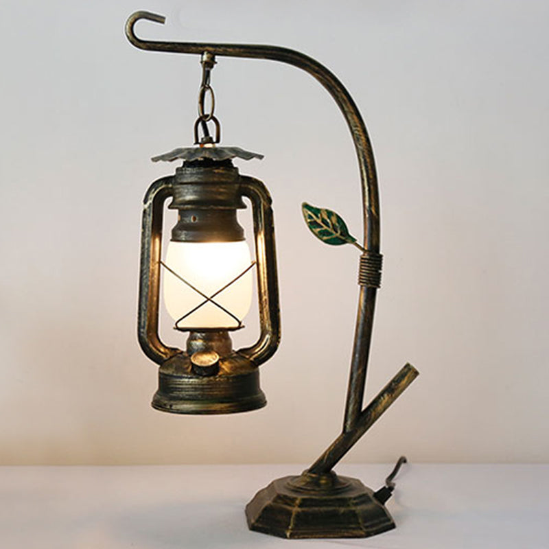 Lámpara de noche de linterna industrial 1 Bulbo de iluminación de mesa de queroseno de hierro para la cama