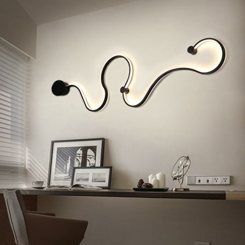 Metallic Snake-Like LED Wall Lamp Nordic Style Black Wall Sconce Lighting for Living Room