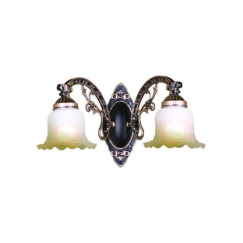 Black / White Sicloped Sconce Light Retro Retro Grosted Glass Shade 1/2-Light Room Room Wall Lampe avec bras incurvé