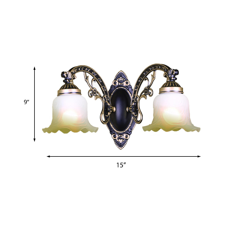 Black / White Sicloped Sconce Light Retro Retro Grosted Glass Shade 1/2-Light Room Room Wall Lampe avec bras incurvé