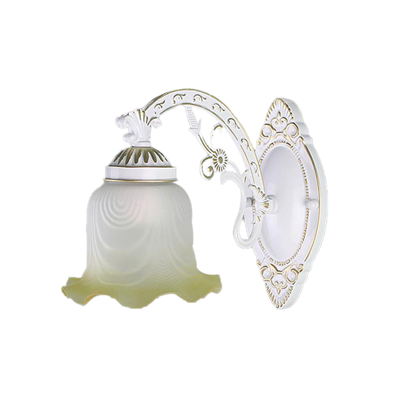 Black / White Sicloped Sconce Light Retro Retro Grosted Glass Shade 1/2-Light Room Room Wall Lampe avec bras incurvé