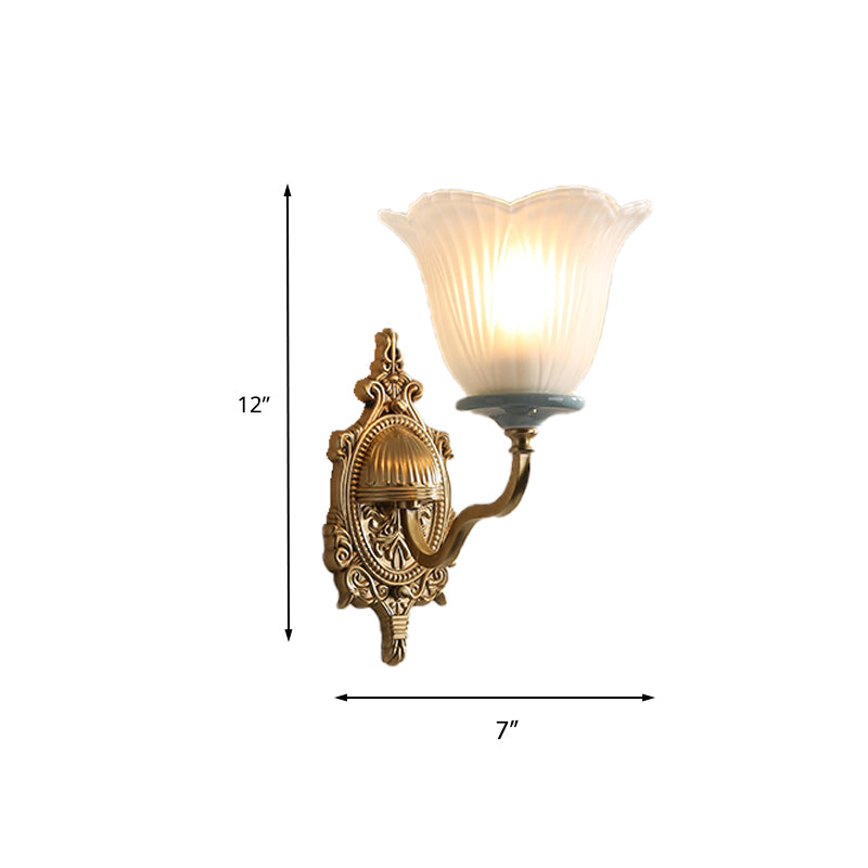 Melkglas messing wandlamp gesneden bloesem 1/2-licht vintage muurlicht sconce met golvende arm voor veranda