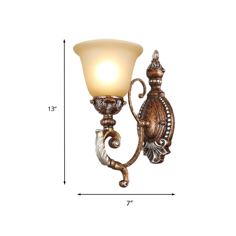 Luminaire éclairage éclaboussé de rétro luminaire à 1 lumière en verre givré clair mur en métal avec un bras sculpté en métal dans la rouille