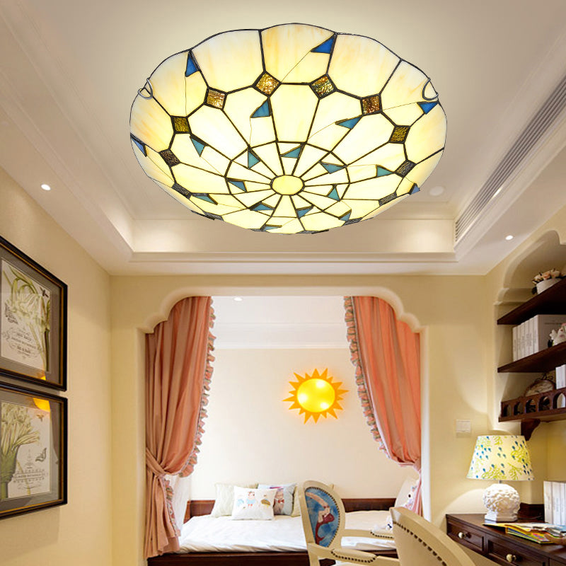 Tiffany Dome Shade Flush Mount Lighting Gridded Glass LED Flush Mount Fixture for Bedroom