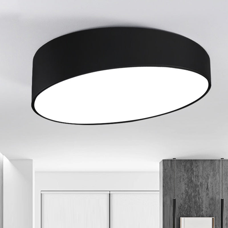 Schuine LED-plafondlamp Noordse metalen slaapkamerinbouwlamp met ronde acrylkap