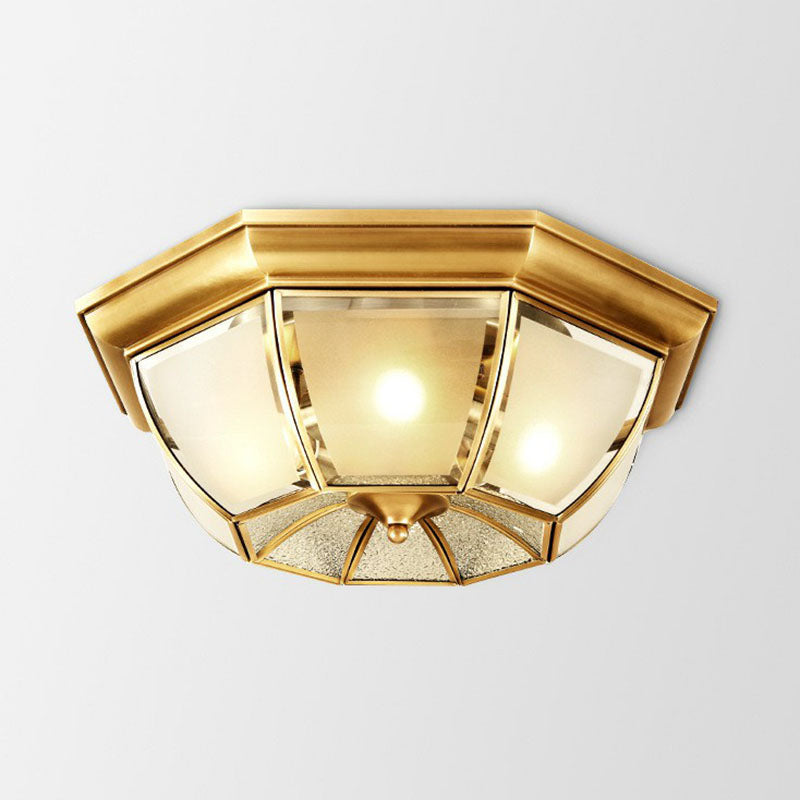 Lampe montée au plafond au fini laiton, style colonial, verre givré, abat-jour encastré