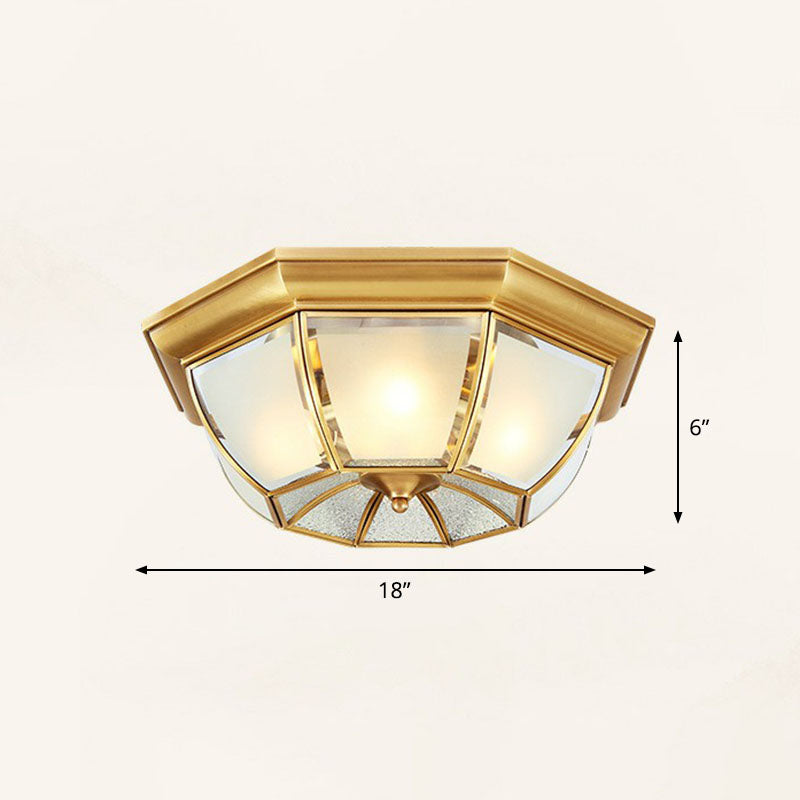 Lampe montée au plafond au fini laiton, style colonial, verre givré, abat-jour encastré