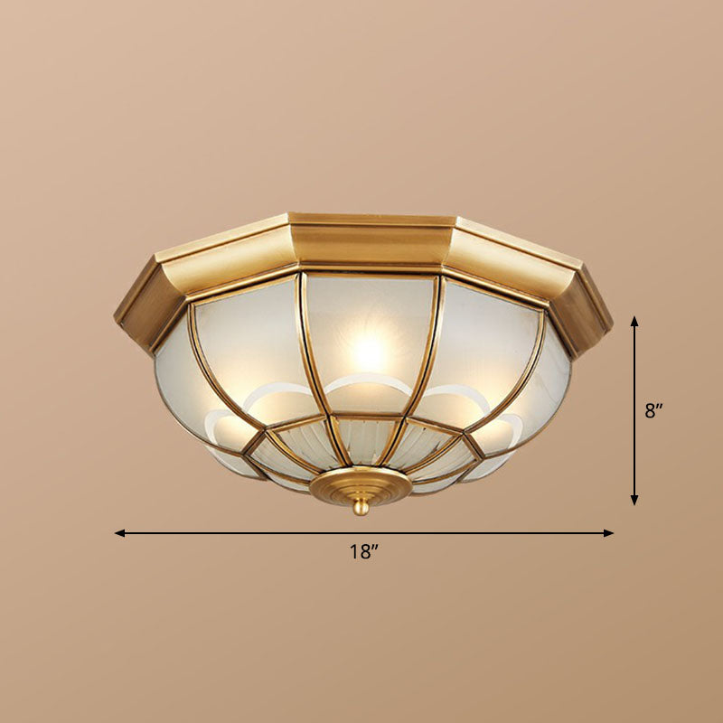 Frost Glass Dome Flush montée Lamp Classic Bedroom Flush Mount Ceiling Lighting Fixture in Brass