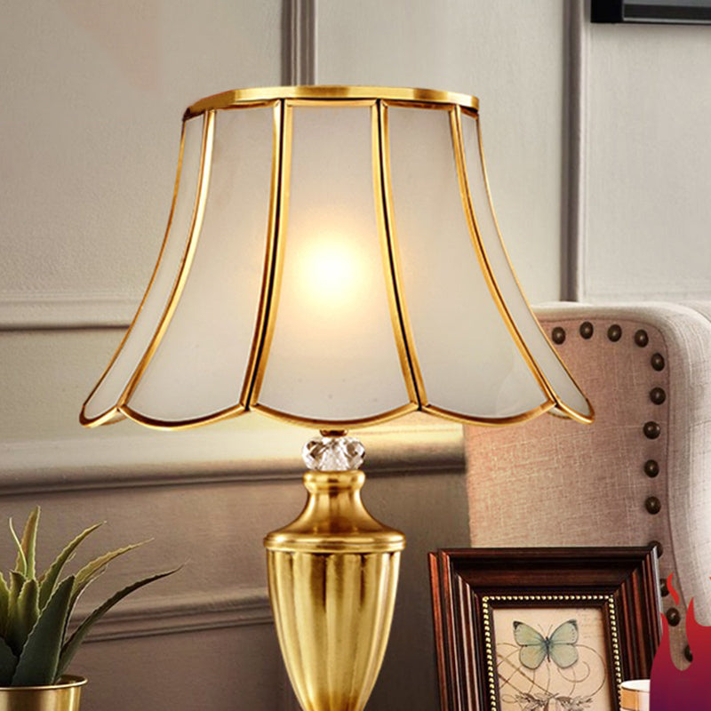 Lampada da comodino da comodino a 1 luce in vetro smussato con illuminazione da tavolo minimalista in ottone