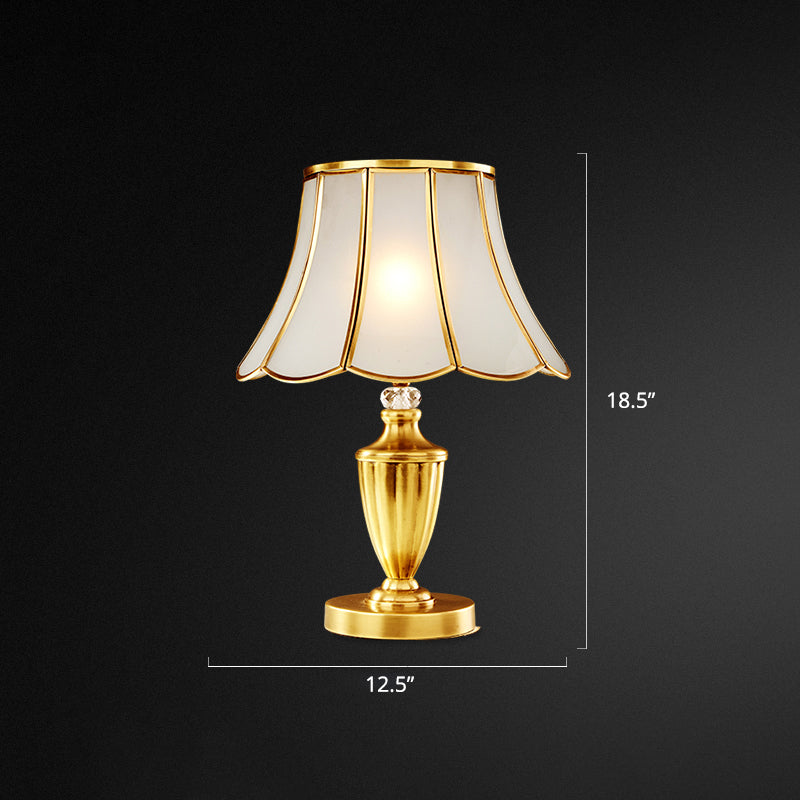 Lampada da comodino da comodino a 1 luce in vetro smussato con illuminazione da tavolo minimalista in ottone