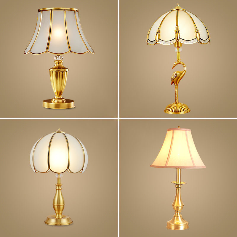 Lampada da comodino da comodino a 1 luce in vetro smussato con illuminazione da tavolo minimalista in ottone