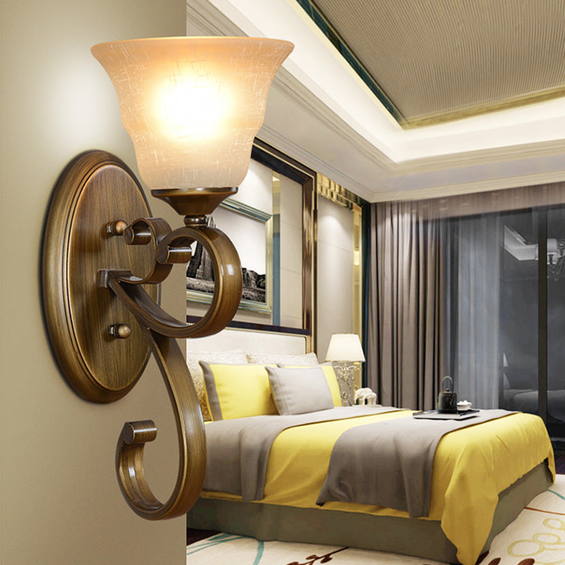 Luminaire mural en verre givré évasé la lampe murale de l'ampoule traditionnelle 1 Bulbe en or