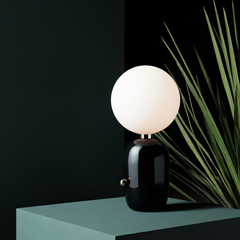 Tavolo da notte capsule chiacchierata in metallo postmoderno 1 lampadina per bambini lampada da comodino con sfumatura in vetro bianco