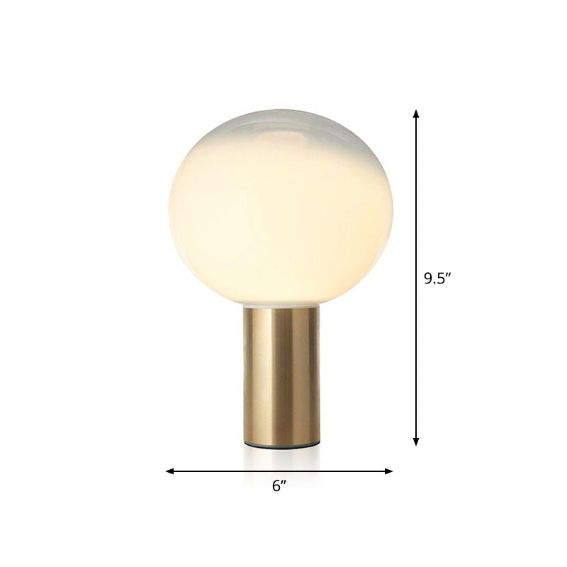 Vervagende witte glazen bal tafellamp eenvoudige creatieve 1-licht gouden afwerking nachtkastje licht licht