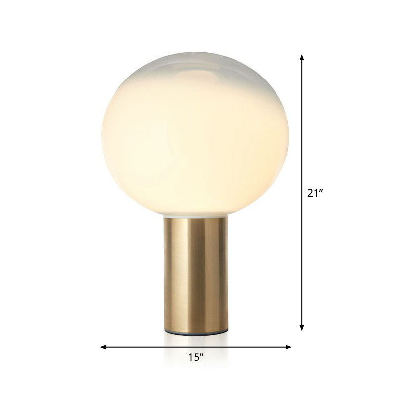 Vervagende witte glazen bal tafellamp eenvoudige creatieve 1-licht gouden afwerking nachtkastje licht licht