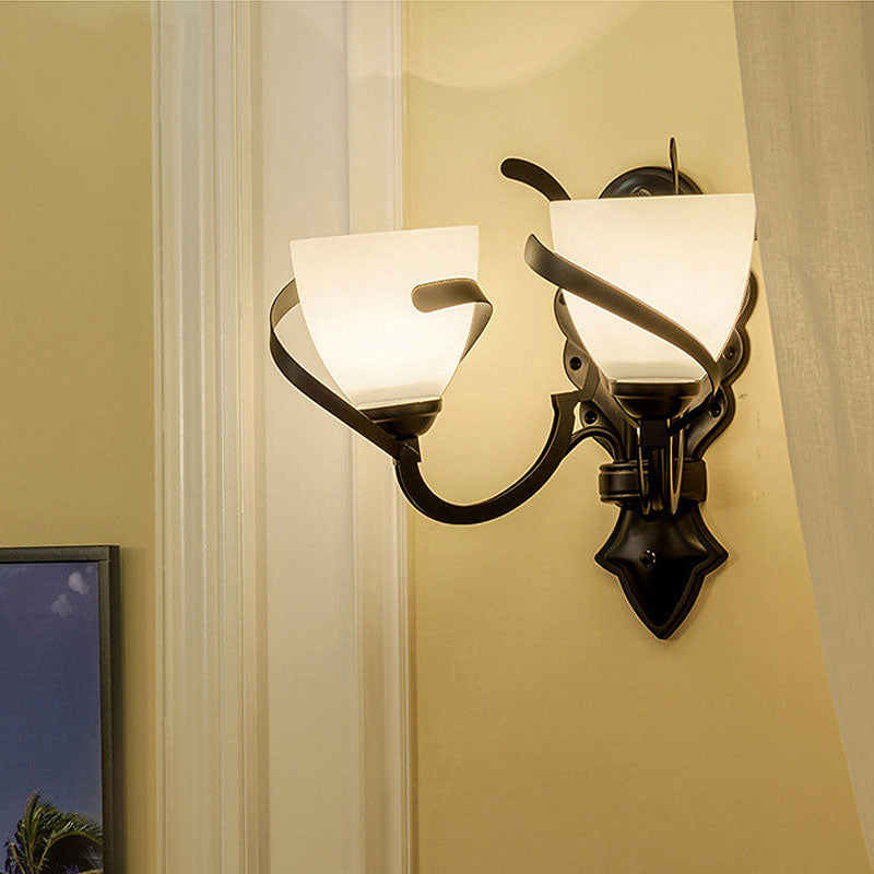 Vidrio blanco Lámpara de pared negra Domo 1/2 luces Vintage de pared Splock con brazo curvilíneo para el porche