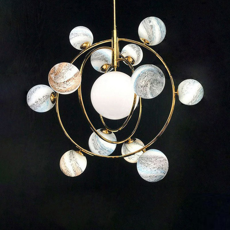 Postmodern Creative Chandelier Gold Orbital Planet Pendant Light con tonalità di vetro colorato