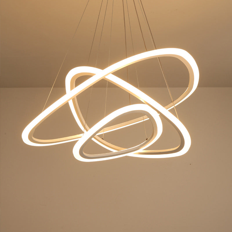 Dreiecksschleife geformte Kronleuchter Art Deco Acryl weiße Suspension Licht für das Restaurant
