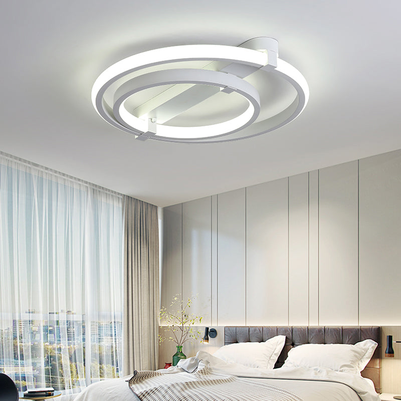 Metallschleife geformte LED -Deckenbehandlung Minimalistische weiße Halbflush -Licht für Wohnzimmer