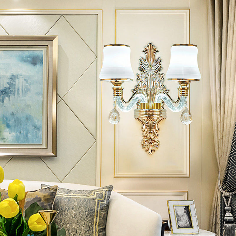 Gouden wijd uitlopende wandbevestiging Verlichting Traditionele witte glazen woonkamer Succe met verlichte arm