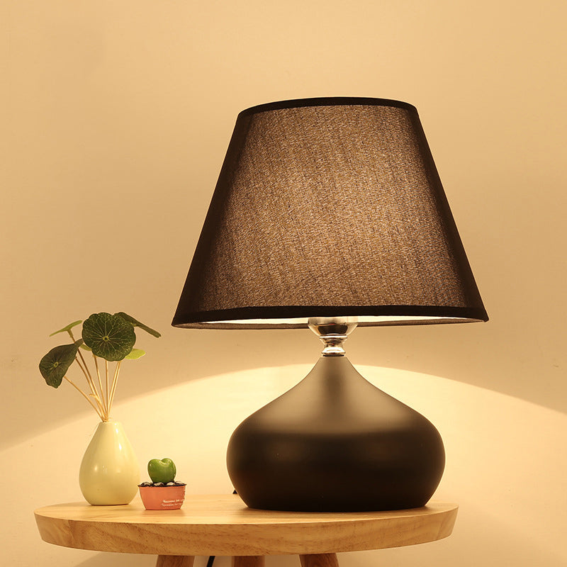 Lampada da tavolo da soggiorno a tamburo affusolato in tessuto, illuminazione da comodino in stile moderno