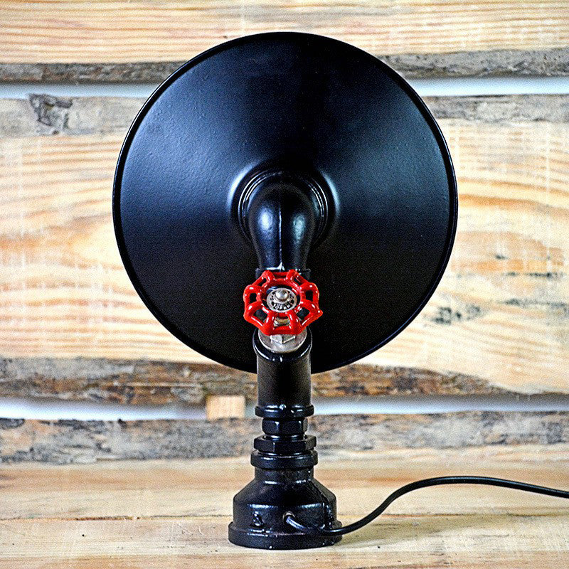 Industrial Flared Shade Night Lampe 1-Bulb-Eisentischlicht in Schwarz mit dekorativem rotem Ventil