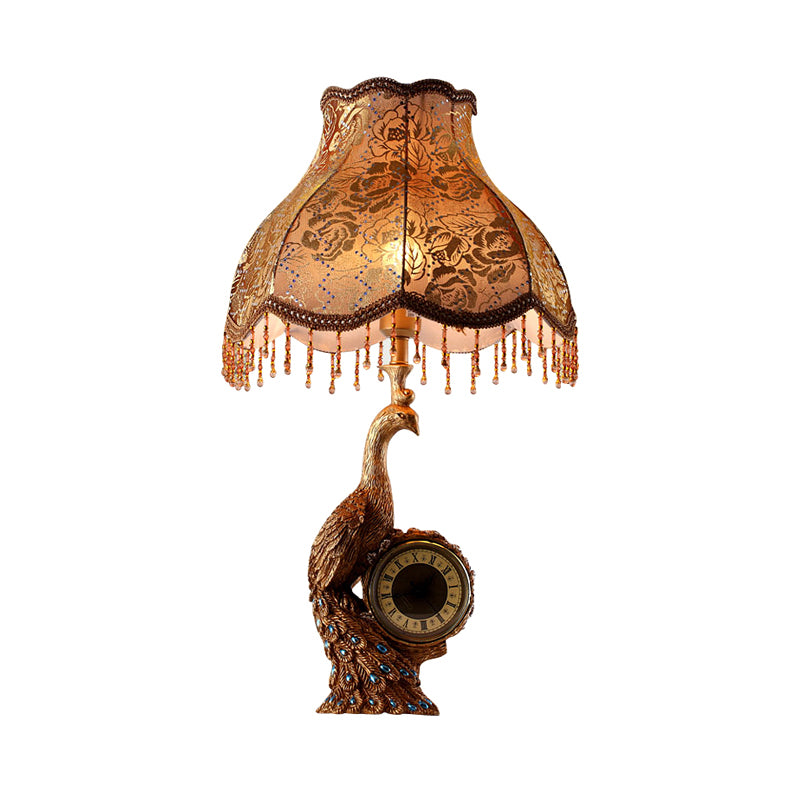 Klassiker mit einer Gekibeled -Tischlicht 1 Light Fabric Task Lighting in Braun/Gold für Schlafzimmer mit Pfauen und Uhr