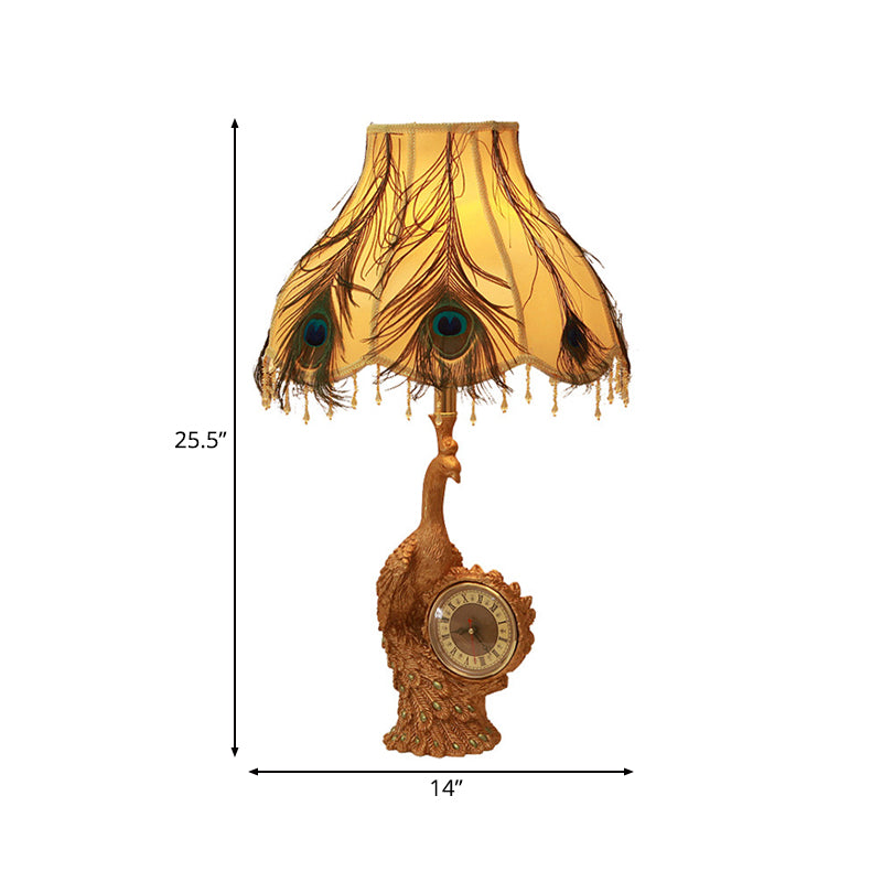 Klassiker mit einer Gekibeled -Tischlicht 1 Light Fabric Task Lighting in Braun/Gold für Schlafzimmer mit Pfauen und Uhr