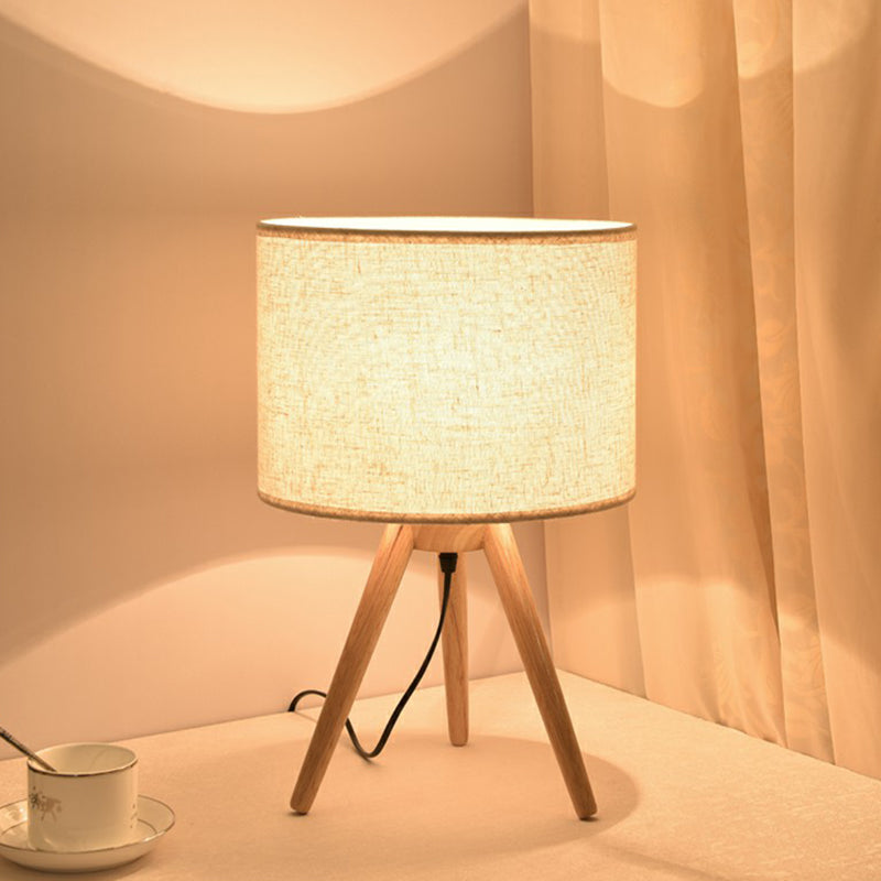Lámpara de mesita de noche sombreada de tela Luz de mesa blanca de 1 luces con pedestal de madera para dormitorio