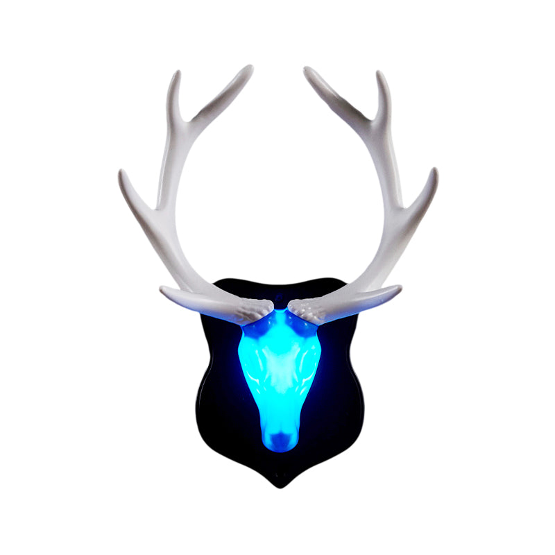 Lámpara de pared de ciervos LED país de resina blanca/azul lámpara de apliques para sala de estar con asta blanca/negra