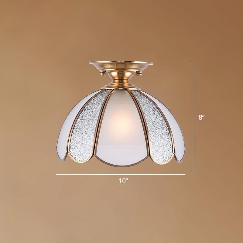 Hemisperische foyer plafondarmatuur traditioneel louche glas 1-licht semi-spoellicht met geschulpte rand