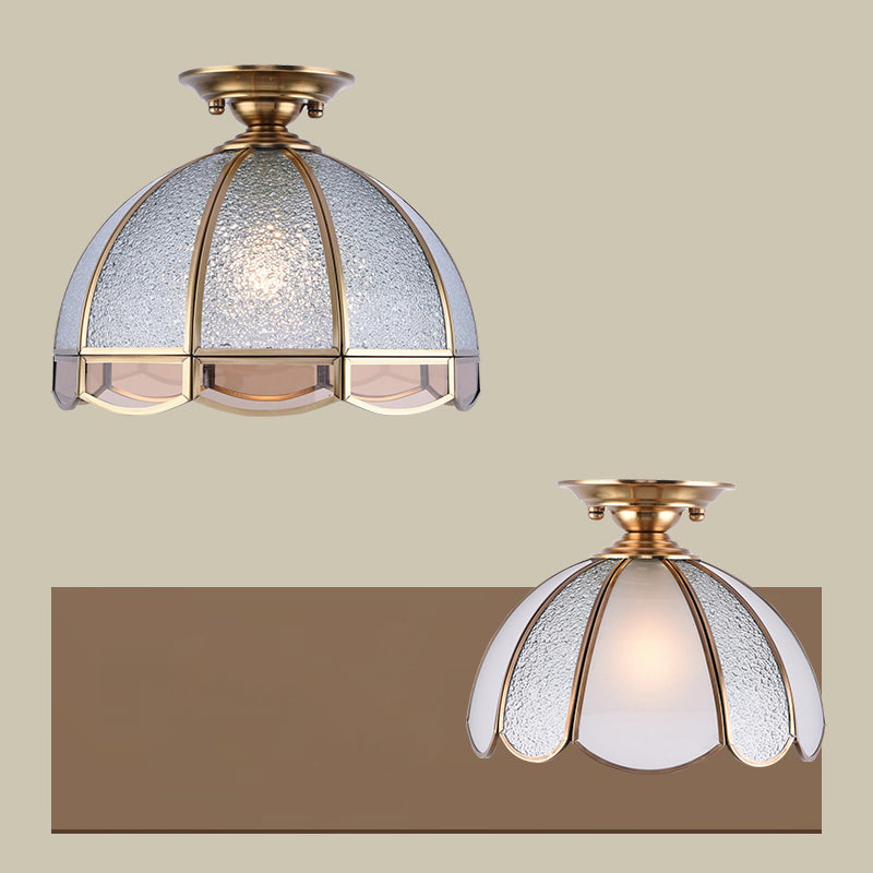 Hemisperische foyer plafondarmatuur traditioneel louche glas 1-licht semi-spoellicht met geschulpte rand