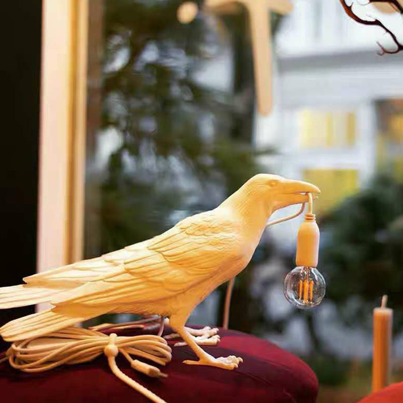 Lámpara de mesa en forma de pájaro resina creativa artística de una sola bombilla luz de noche para dormitorio