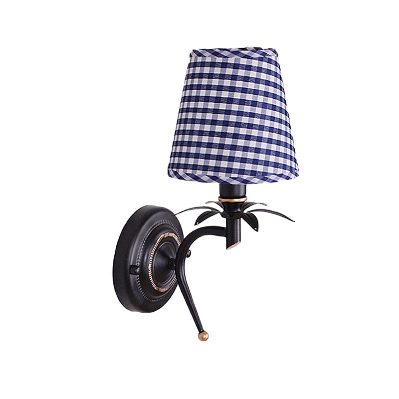 Mont à tête simple bleu Light Metal Metal Conical Sconce Light avec un tissu de réseau