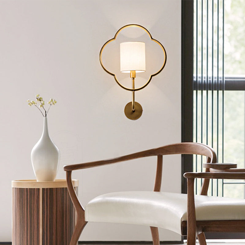 Luminaire mural de cylindre traditionnel 1 lampe murale de la nuance de tissu clair avec cage métallique en or pour la chambre