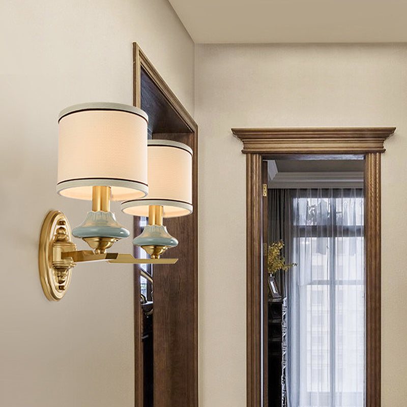 Lámpara de pared retro cilíndrica de tela 1/2 luz Luz de apliques de pared con tapa de porcelana en oro para porche