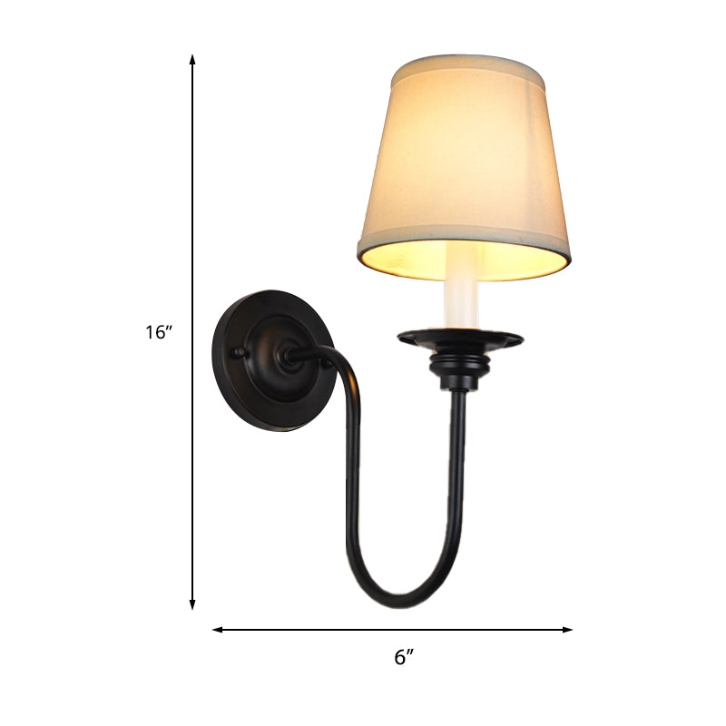 Cône de tissu applique murale traditionnelle 1 Hier-Chambre Applexice Lumière avec un bras en métal en blanc en blanc