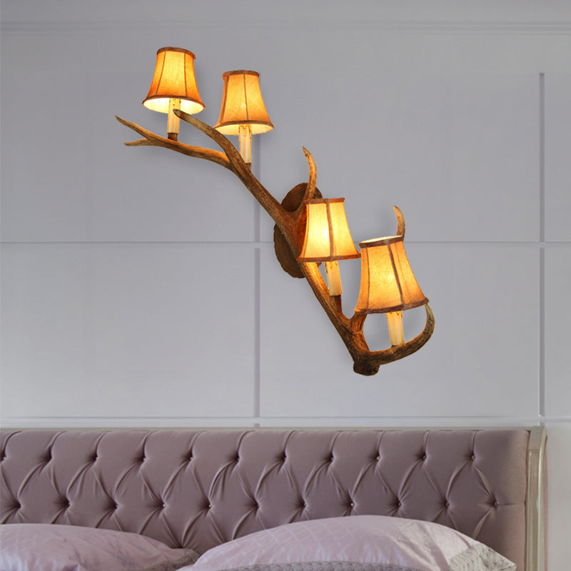Luminaire mural à chambre conique à la résine et tissu 4 lumières 4 lampe applique beige avec conception de wapiti