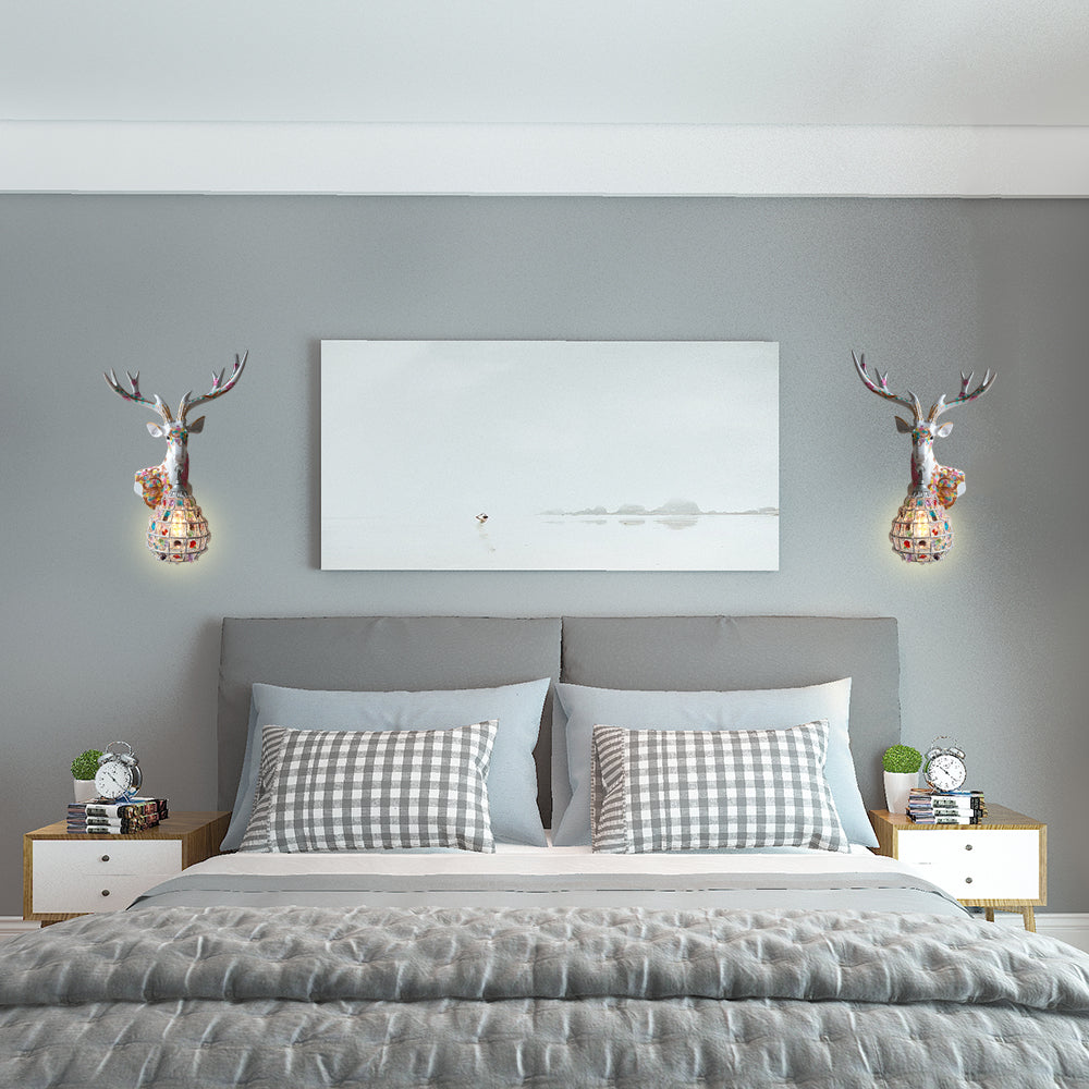 Application de cerf traditionnelle 1 Éclairage mural en résine lumineuse en noir / rose / jaune pour chambre avec une nuance de cristal de gouttelettes, droite / gauche
