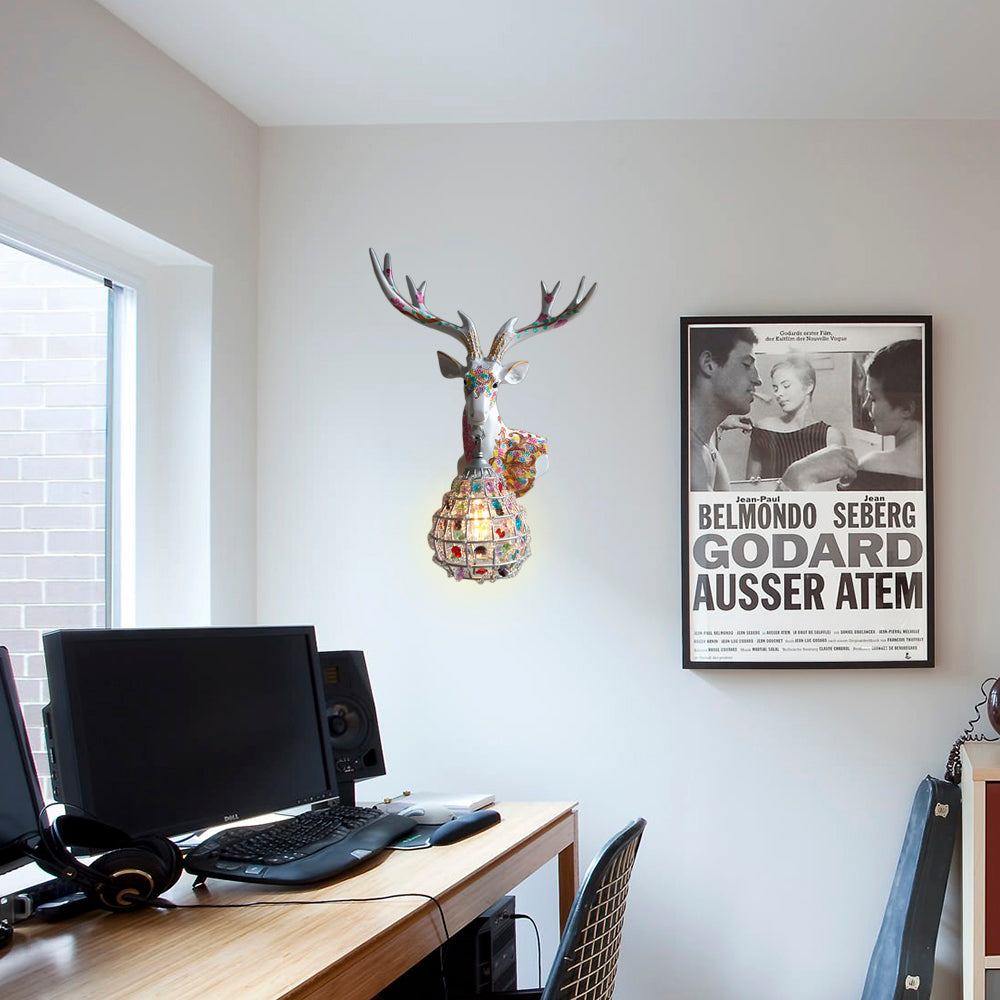 Application de cerf traditionnelle 1 Éclairage mural en résine lumineuse en noir / rose / jaune pour chambre avec une nuance de cristal de gouttelettes, droite / gauche