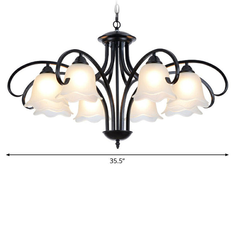 Chandelier floral blanc givré.