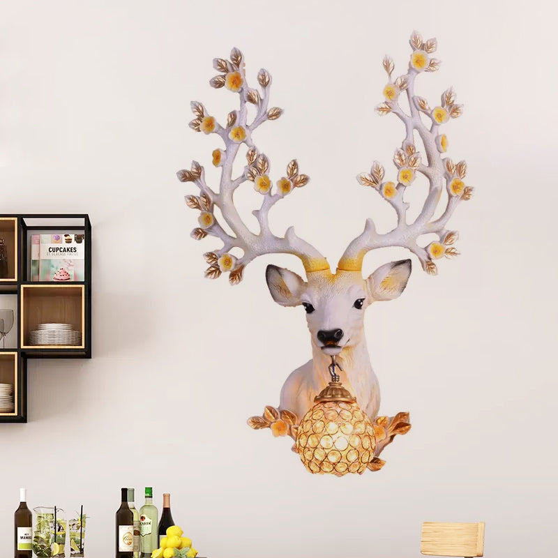 Globe Living Room Wall Lightture Crystal Crystal 1 Light Light White / Tan Sconce lampe avec plaque arrière en résine de cerf