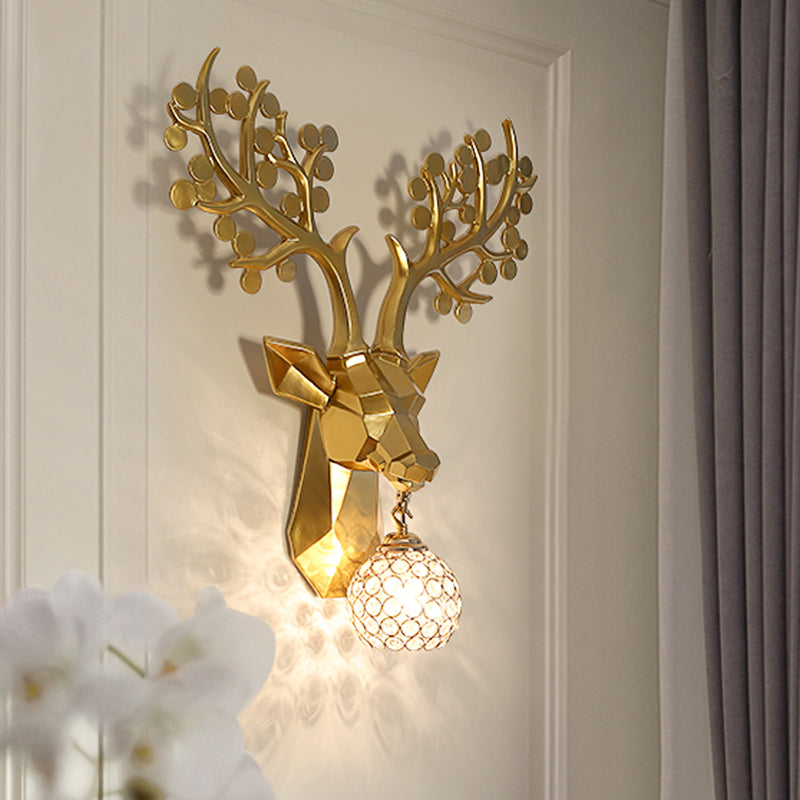 Lampe murale de chambre à coucher orbe country cristal 1 léger blanc / or luminaire d'éclairage avec une plaque arrière en résine de wapiti